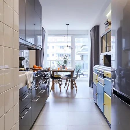 Apartment Six Dreams Spot