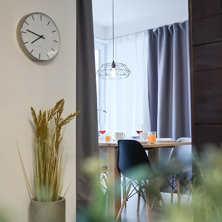 Apartment Six Dreams Spot