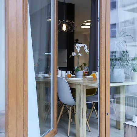 Six Dreams Spot Apartment