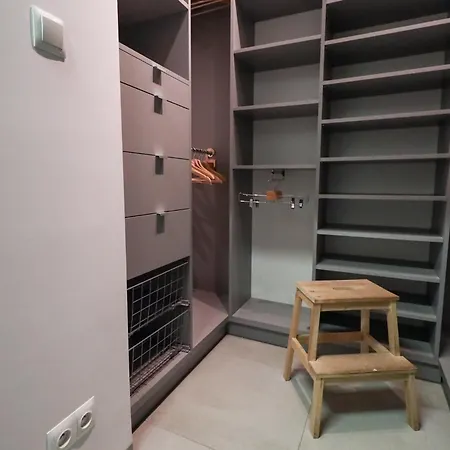 Apartment Six Dreams Spot *