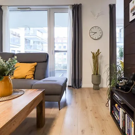 Apartment Six Dreams Spot *