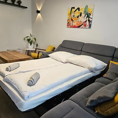 Apartment Six Dreams Spot *